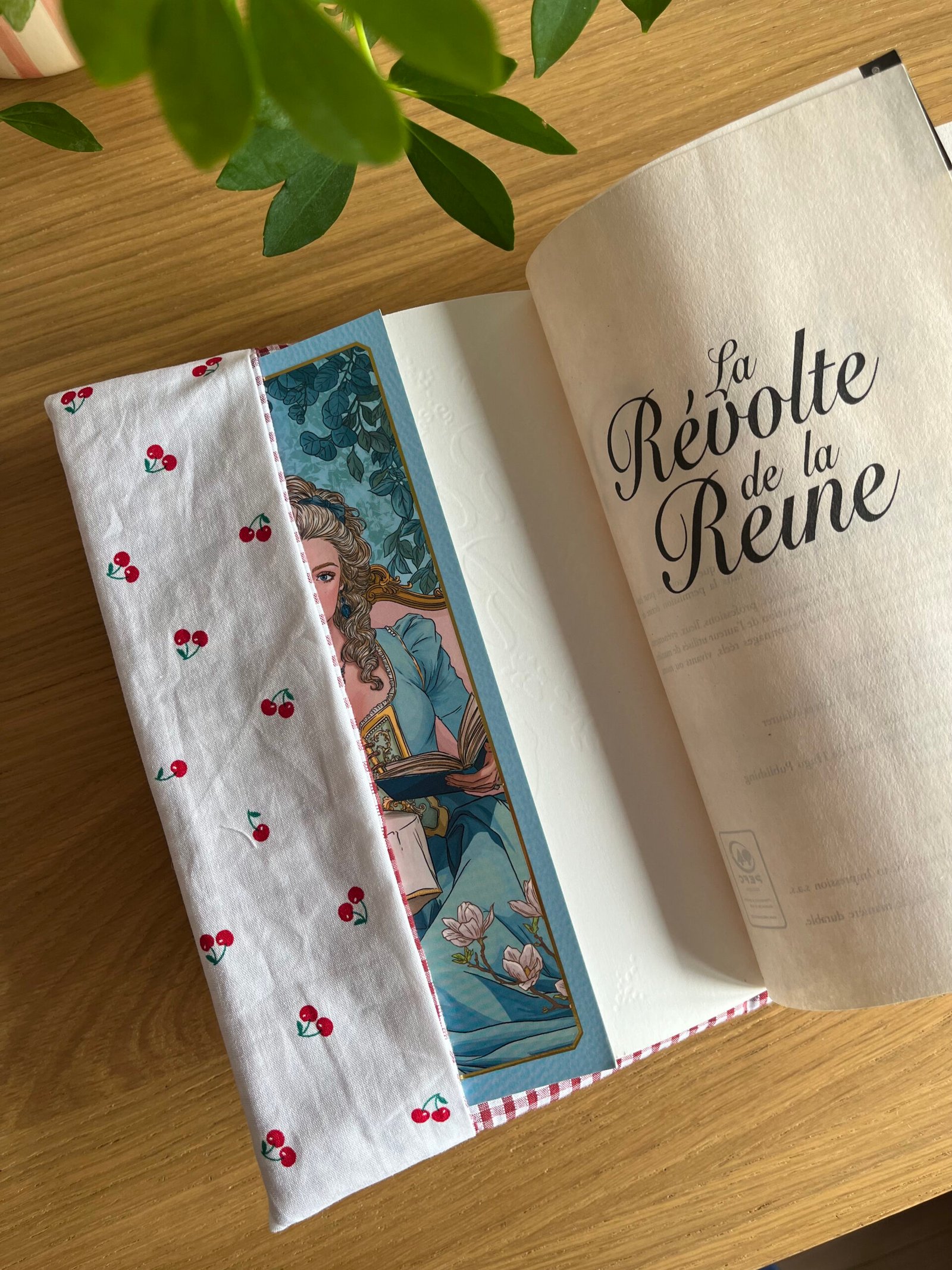 Couvre-livre ajustable et réversible Cherry – Image 3